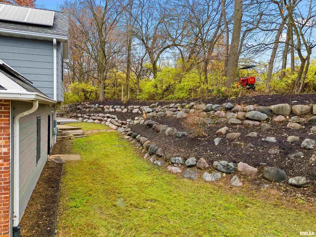 $829,900 | 2211 Sheridan Road, Pekin, IL 61554