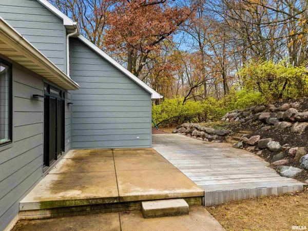 $799,000 | 2211 Sheridan Road, Pekin, IL 61554