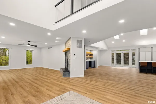 $799,000 | 2211 Sheridan Road, Pekin, IL 61554