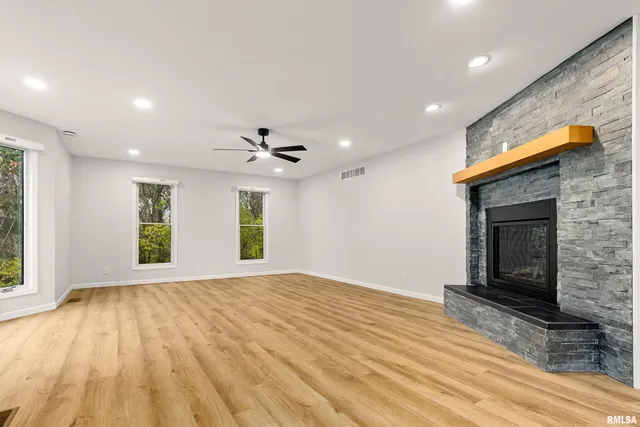 $829,900 | 2211 Sheridan Road, Pekin, IL 61554