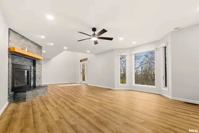 $829,900 | 2211 Sheridan Road, Pekin, IL 61554