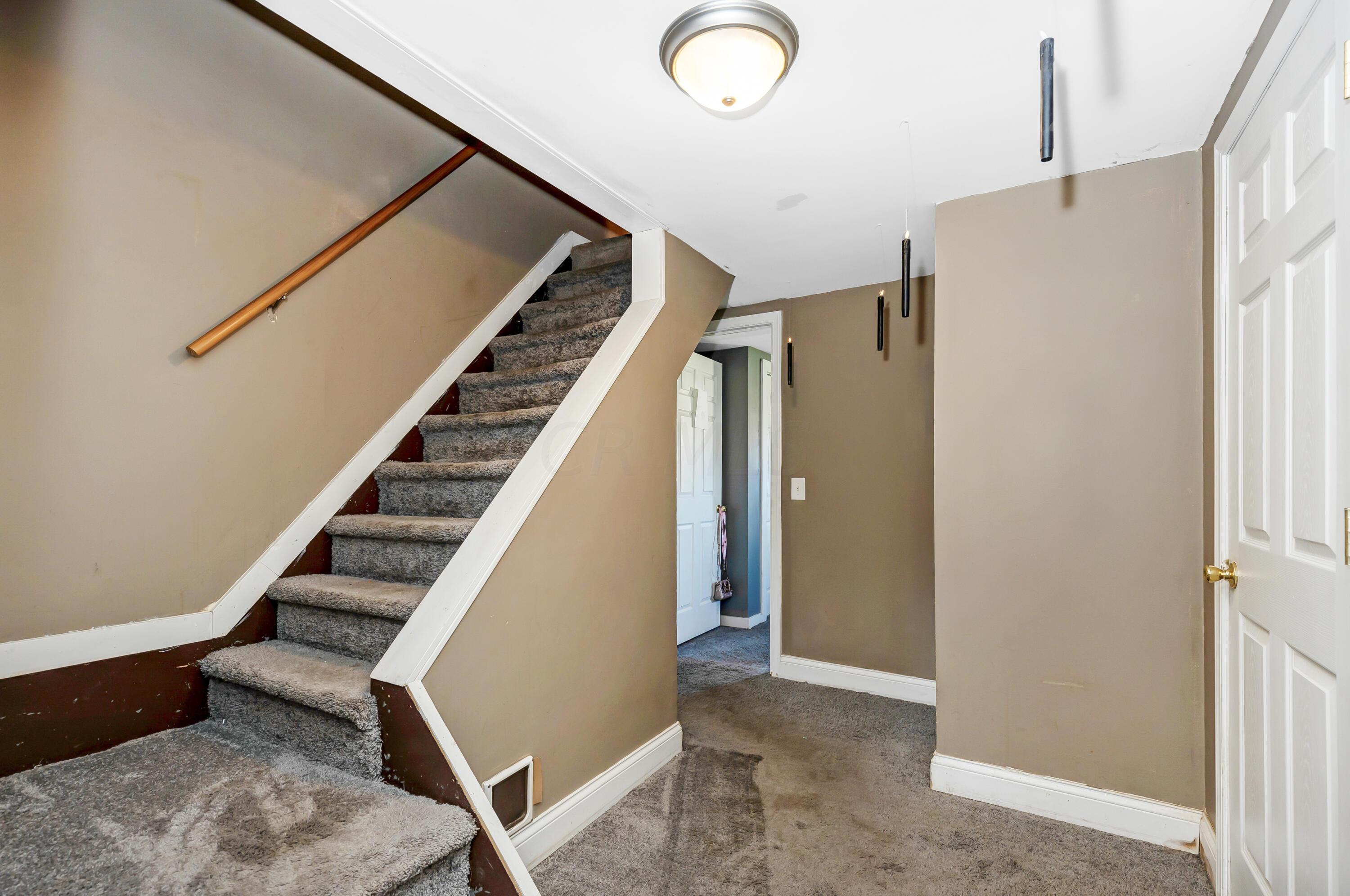 320 County Line Road Hopewell, OH 43746 - Photo 21 of 29 15-Hallway