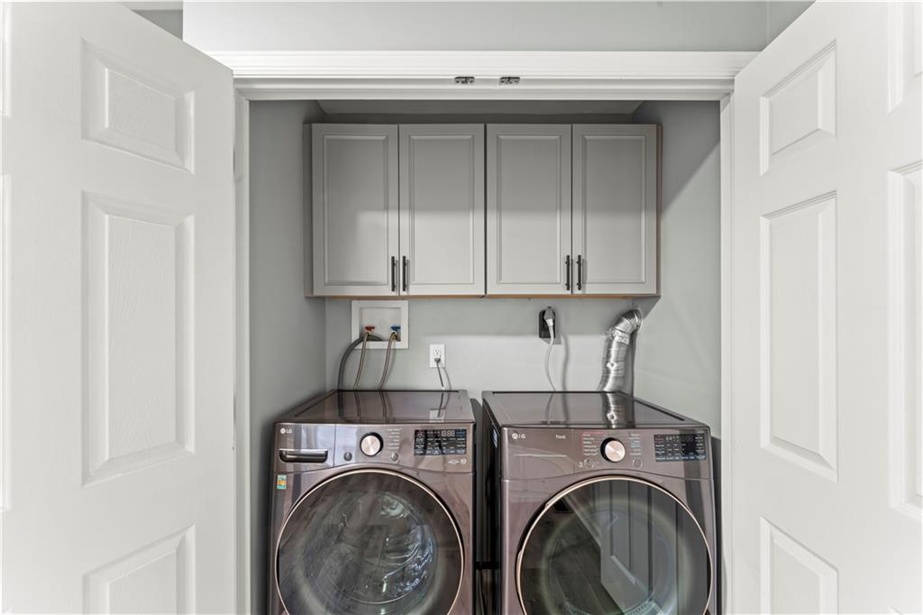 305 Perry Como Street Canonsburg, PA 15317 - Photo 16 of 24 a utility room with dryer and washer