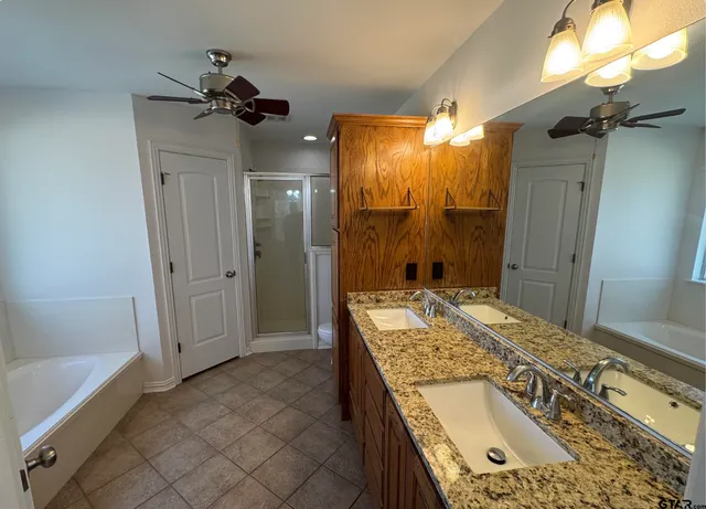 $1,700 | 303 Kenneth Street, Chandler, TX 75758