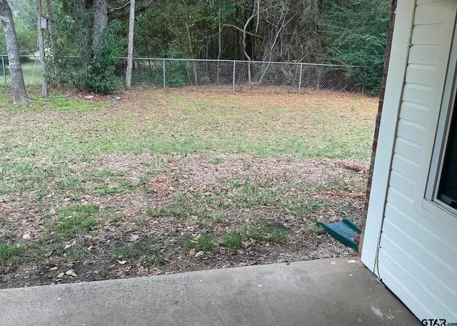 $1,800 | 303 Kenneth Street, Chandler, TX 75758