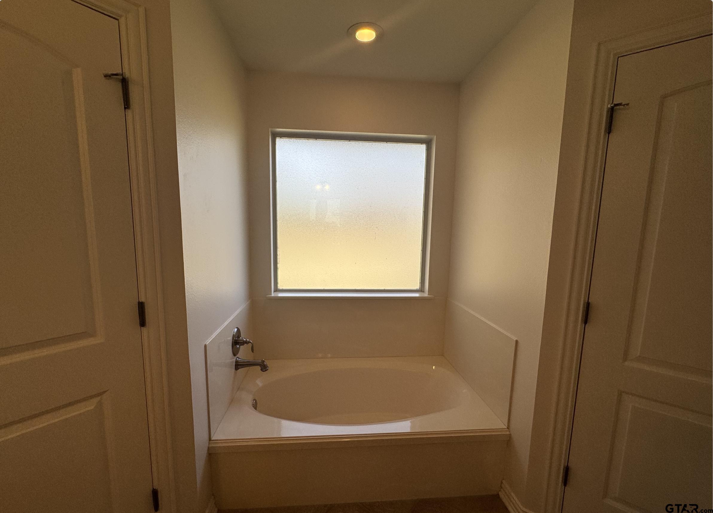 303 Kenneth Street Chandler, TX 75758 - Photo 14 of 33