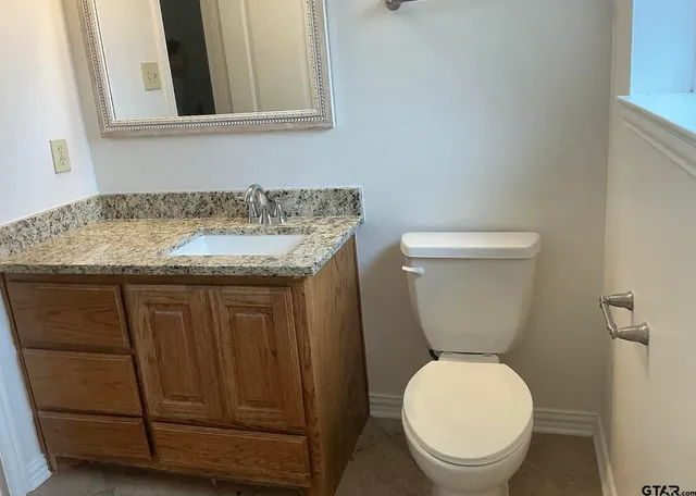 $1,800 | 303 Kenneth Street, Chandler, TX 75758