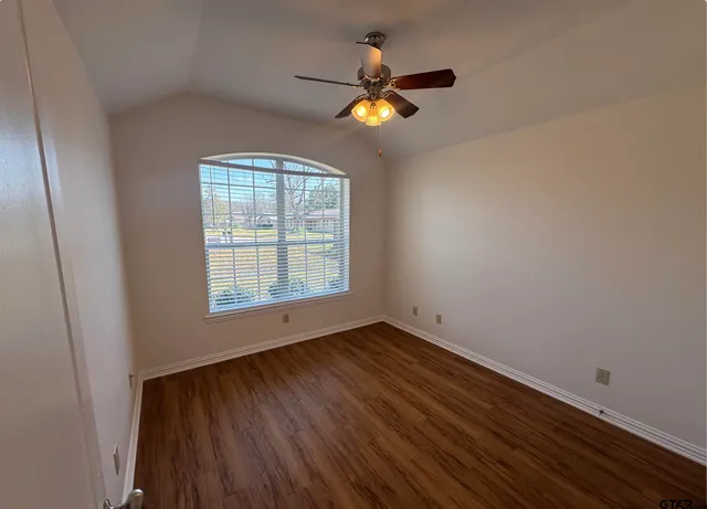 $1,700 | 303 Kenneth Street, Chandler, TX 75758