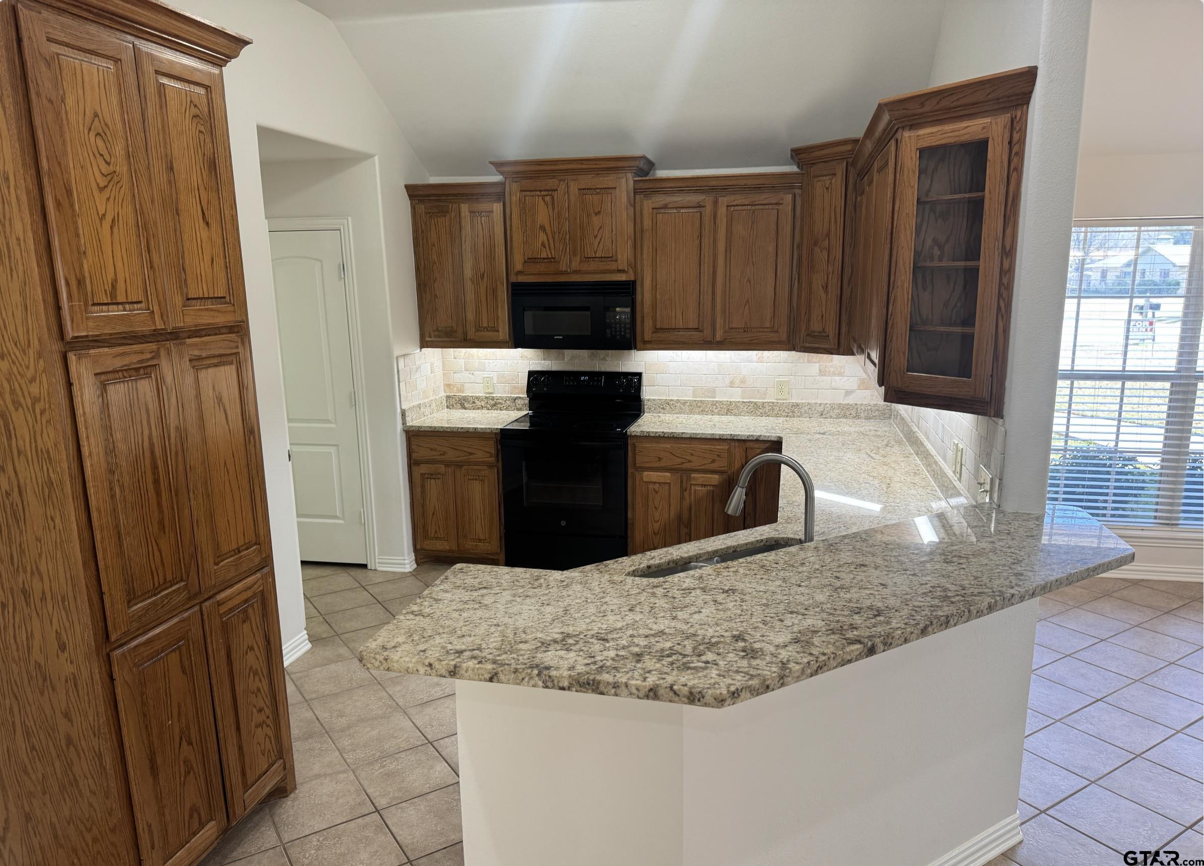 303 Kenneth Street Chandler, TX 75758 - Photo 2 of 33