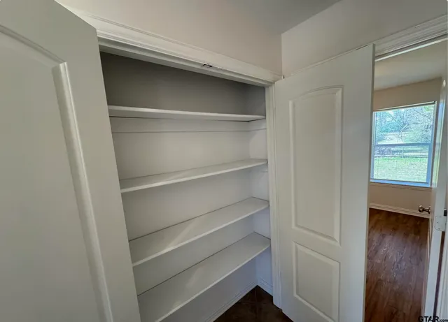 $1,700 | 303 Kenneth Street, Chandler, TX 75758