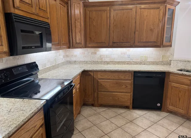 $1,700 | 303 Kenneth Street, Chandler, TX 75758