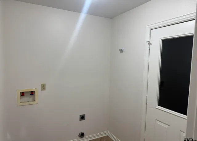 $1,700 | 303 Kenneth Street, Chandler, TX 75758