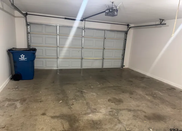 $1,700 | 303 Kenneth Street, Chandler, TX 75758