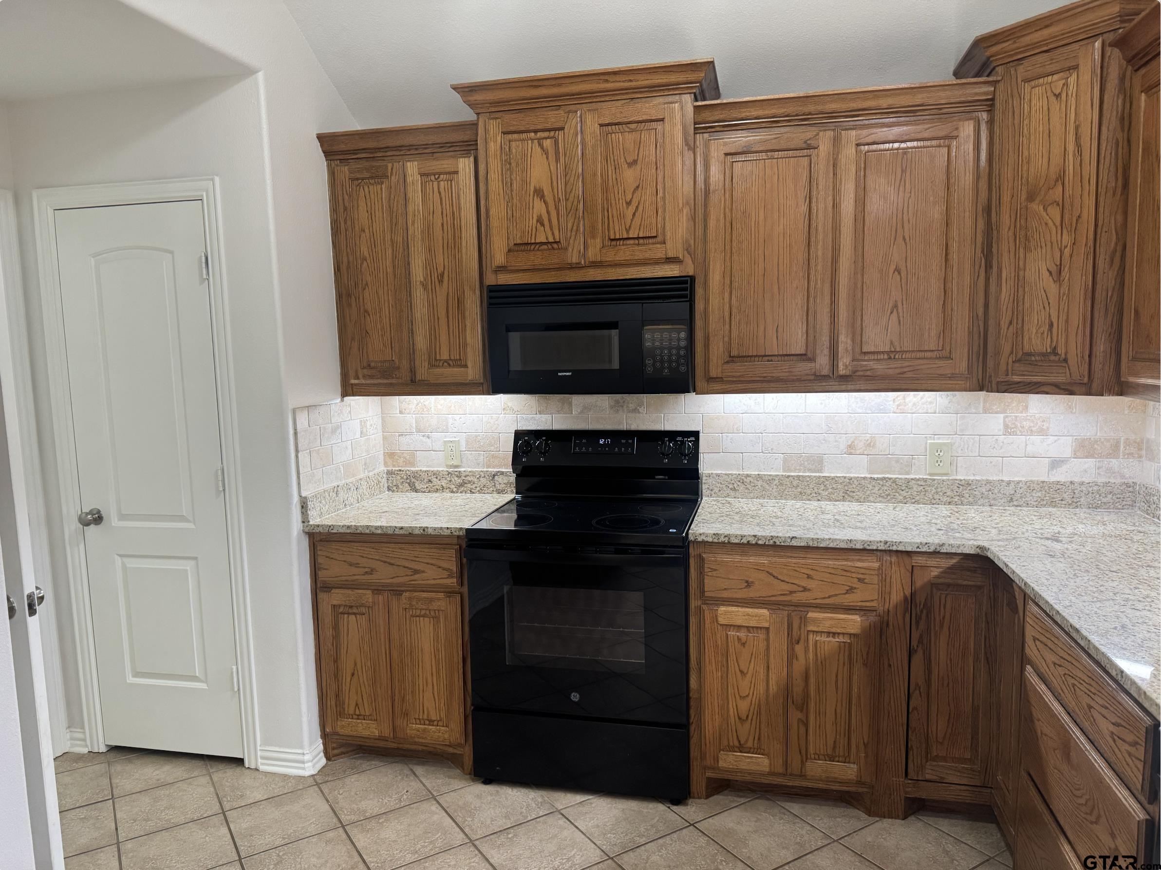 303 Kenneth Street Chandler, TX 75758 - Photo 4 of 33