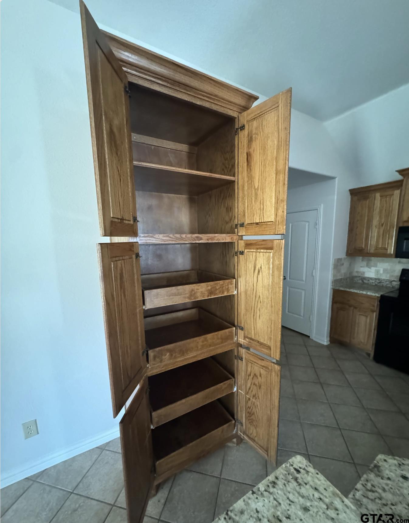 303 Kenneth Street Chandler, TX 75758 - Photo 6 of 33