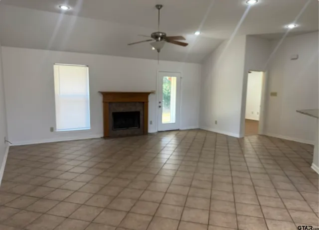 $1,700 | 303 Kenneth Street, Chandler, TX 75758