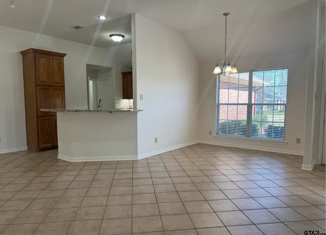 $1,700 | 303 Kenneth Street, Chandler, TX 75758