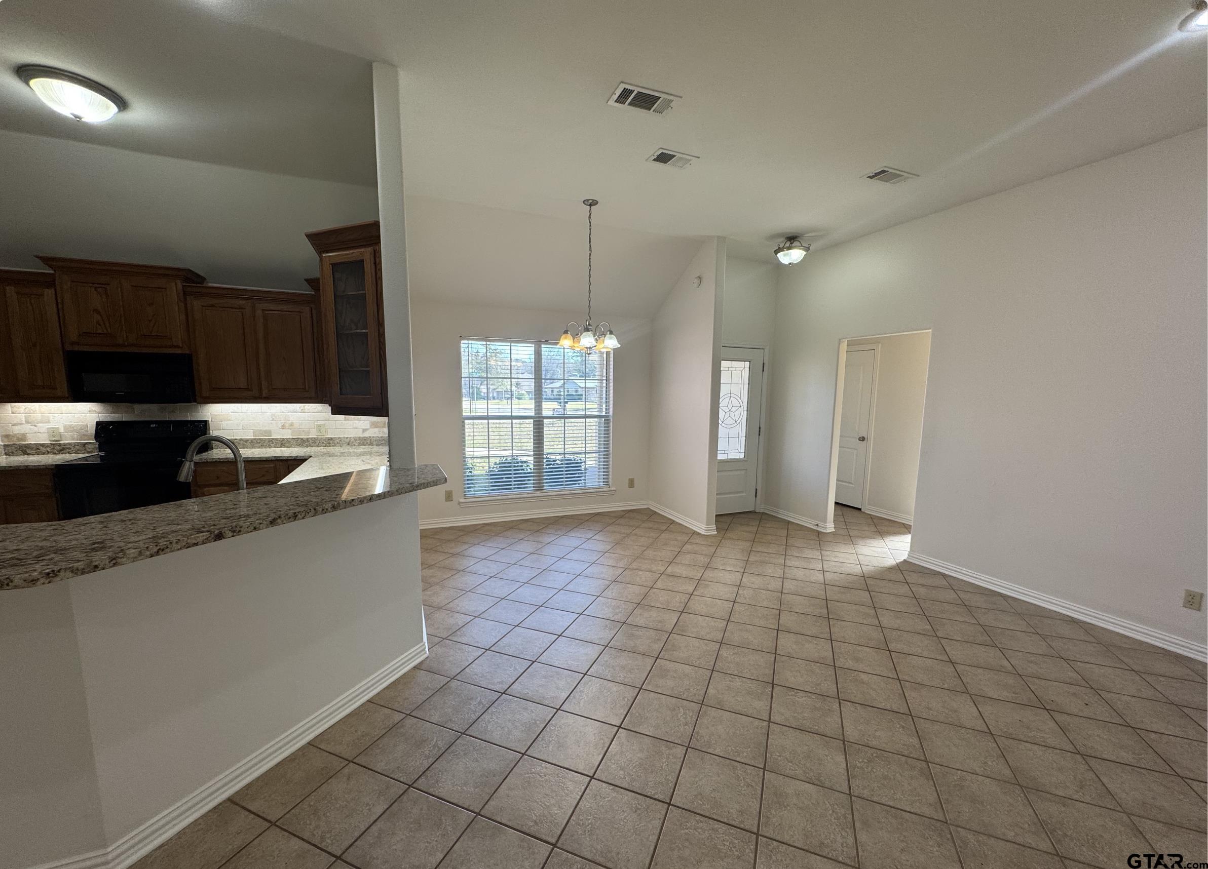 303 Kenneth Street Chandler, TX 75758 - Photo 9 of 33