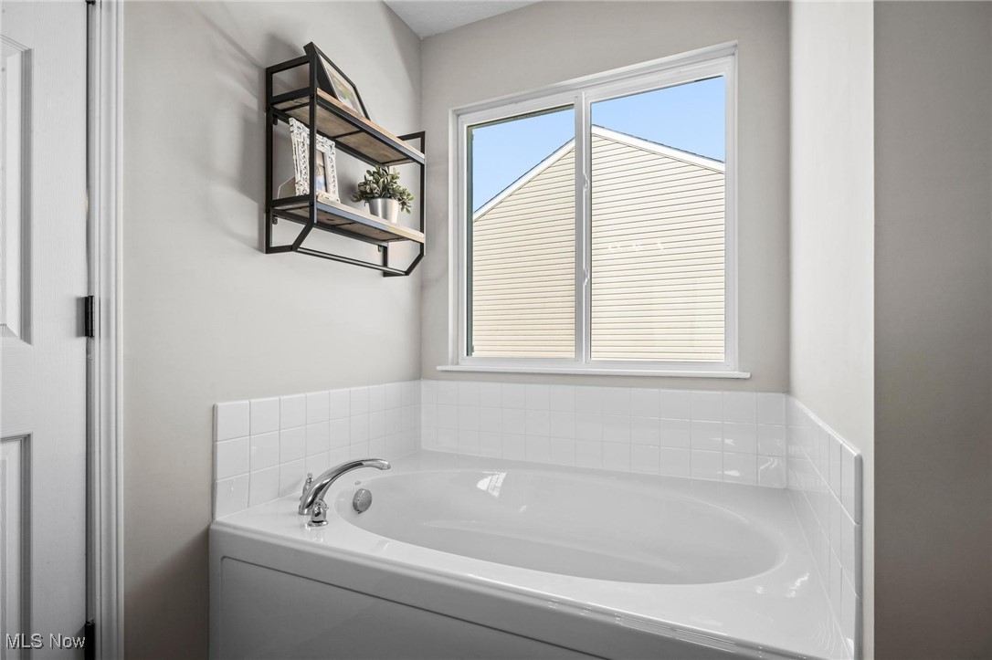 37174 Amber Way North Ridgeville, OH 44039 - Photo 21 of 40 Bathroom featuring a garden tub