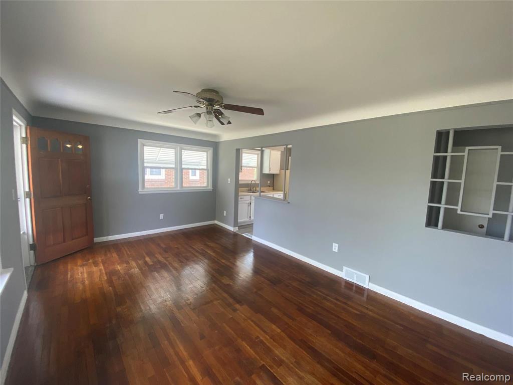 16012 Stephens Eastpointe, MI 48021 - Photo 9 of 33 Gallery Image 9