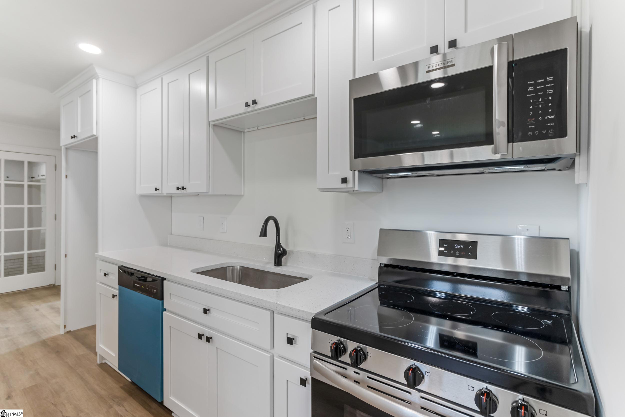 102 Artillery Road Taylors, SC 29687 - Photo 2 of 45