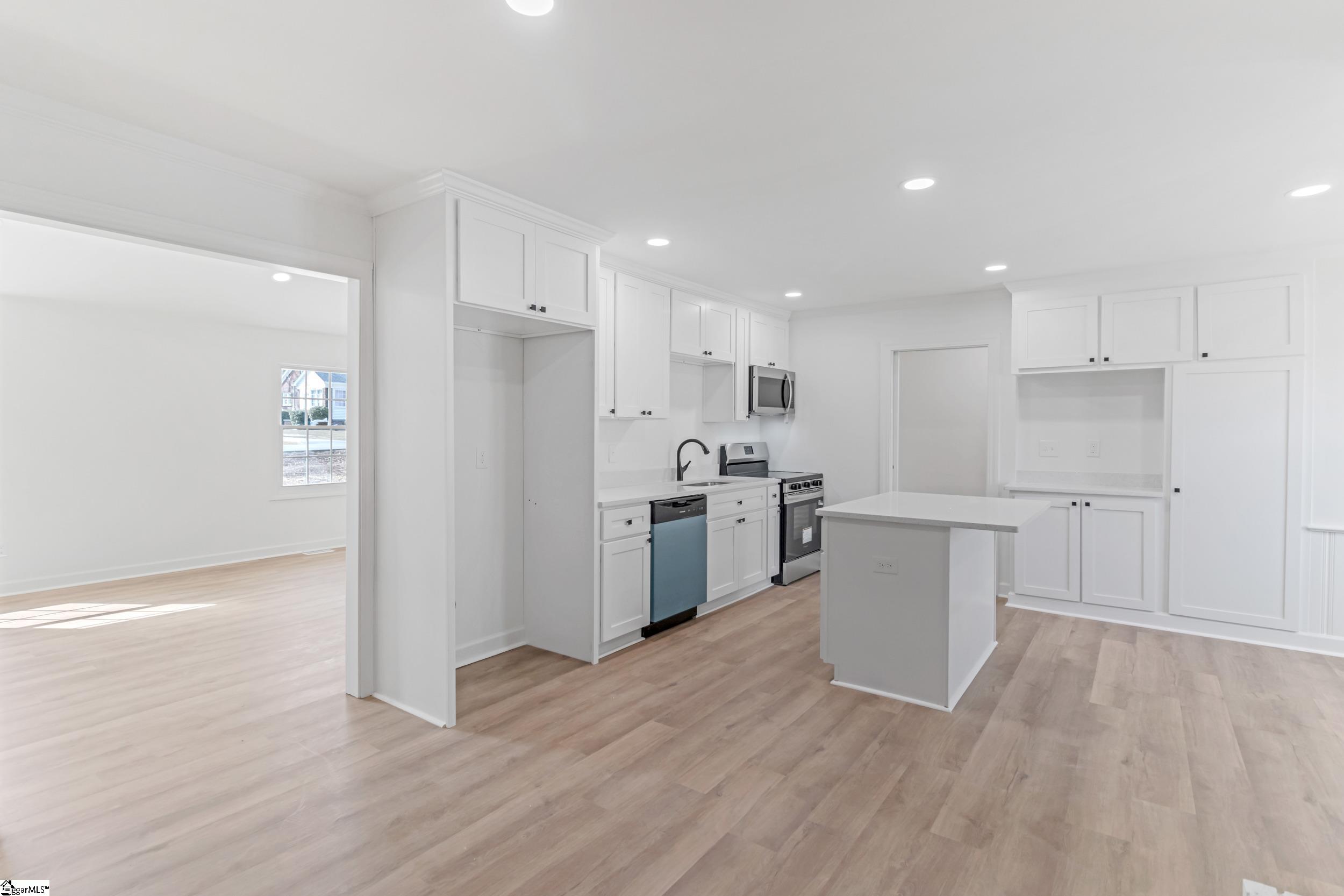 102 Artillery Road Taylors, SC 29687 - Photo 10 of 45