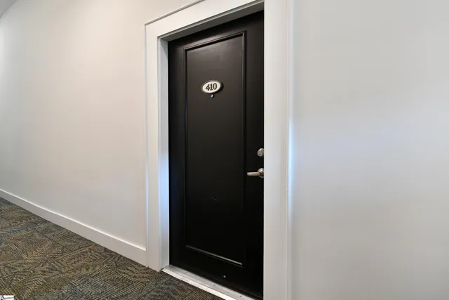 $1,850 | 224 South Laurens Street, Unit 410, Greenville, SC 29601