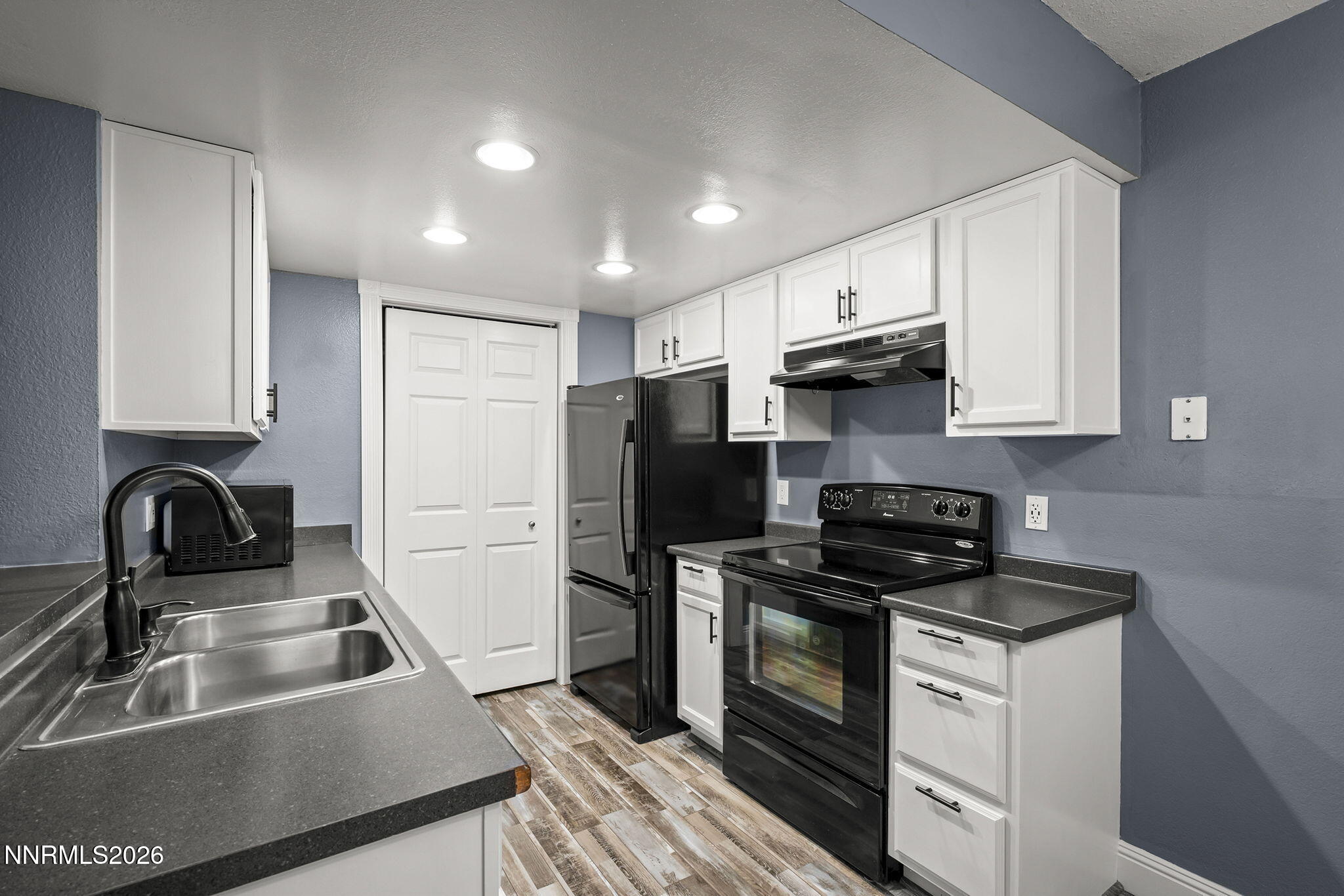 7680 Bluestone Drive, Unit 401 Reno, NV 89511 - Photo 4 of 23 12-web-or-mls-_DSC0047