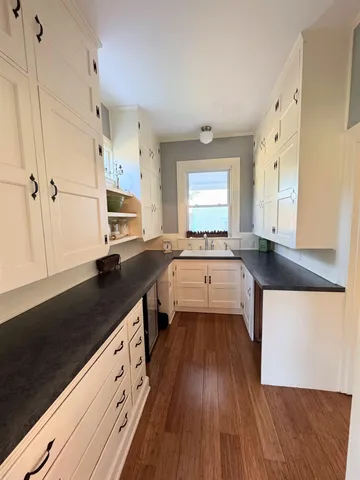 $815,000 | 887 Chestnut Street, Manchester, NH 03104