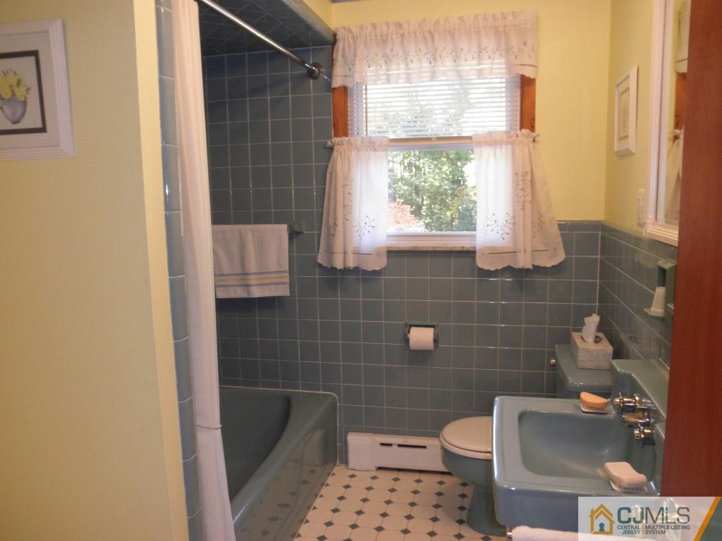 15 A Wickatunk Road Manalapan, NJ 07726 - Photo 8 of 13 Gallery Image 8