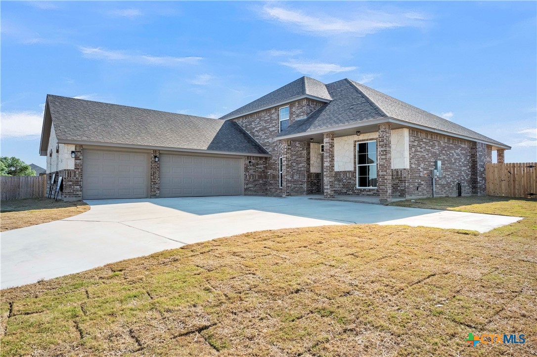 215 Overlook Trail Copperas Cove, TX 76522 - Photo 2 of 36 a house view with a outdoor space