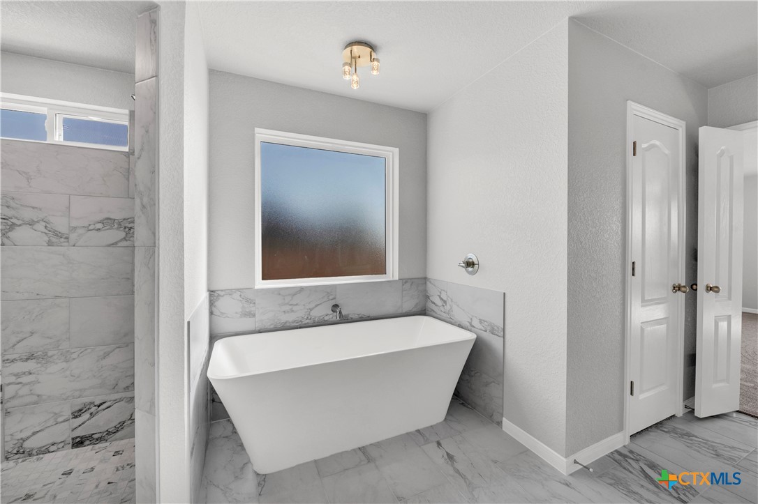 215 Overlook Trail Copperas Cove, TX 76522 - Photo 23 of 36 a bathroom with a bathtub and shower