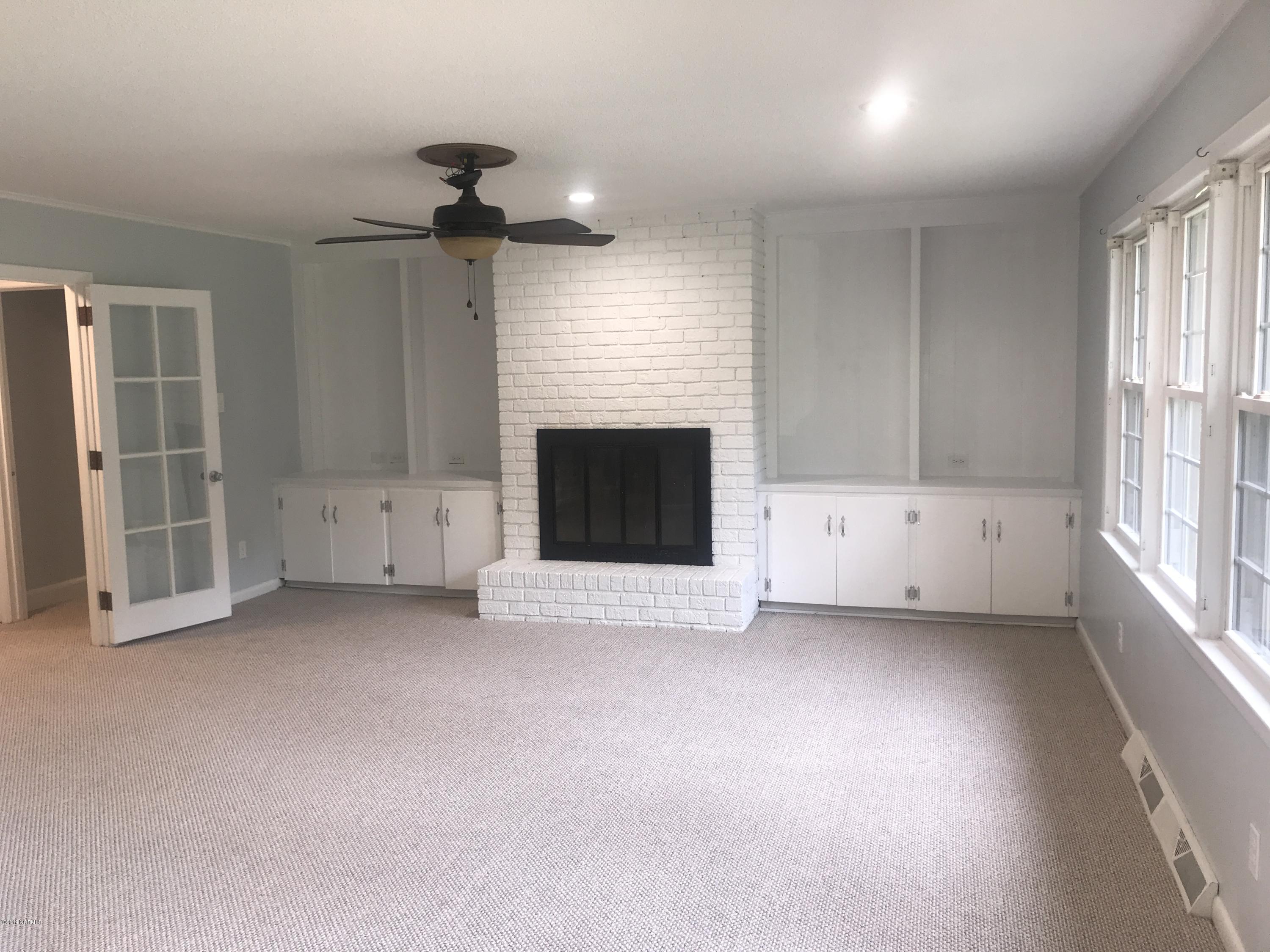 2110 Hardee Road Kinston, NC 28504 - Photo 15 of 23 large den with fireplaced