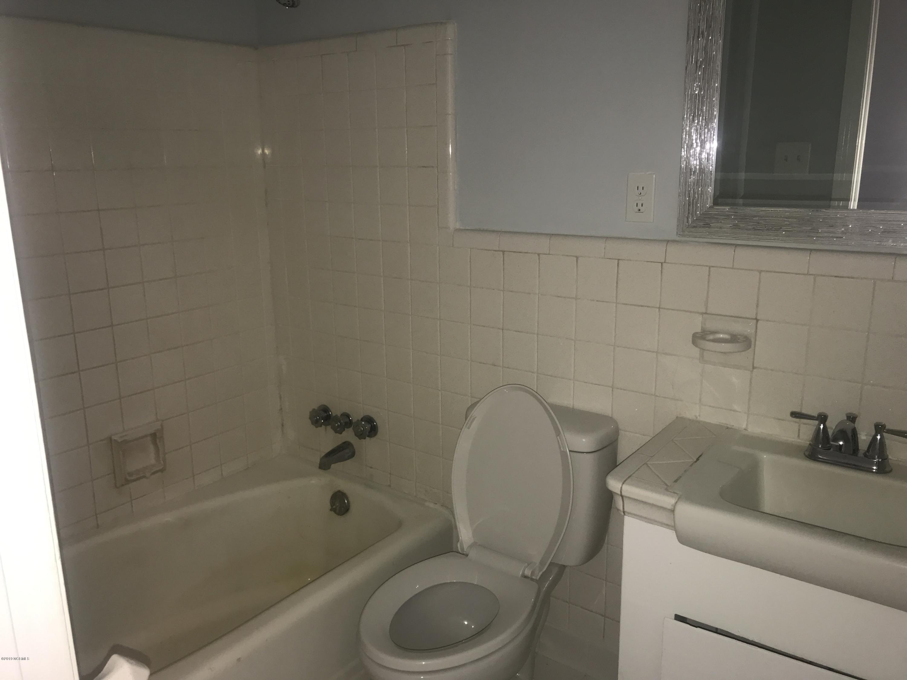 2110 Hardee Road Kinston, NC 28504 - Photo 19 of 23 hall bath has tub