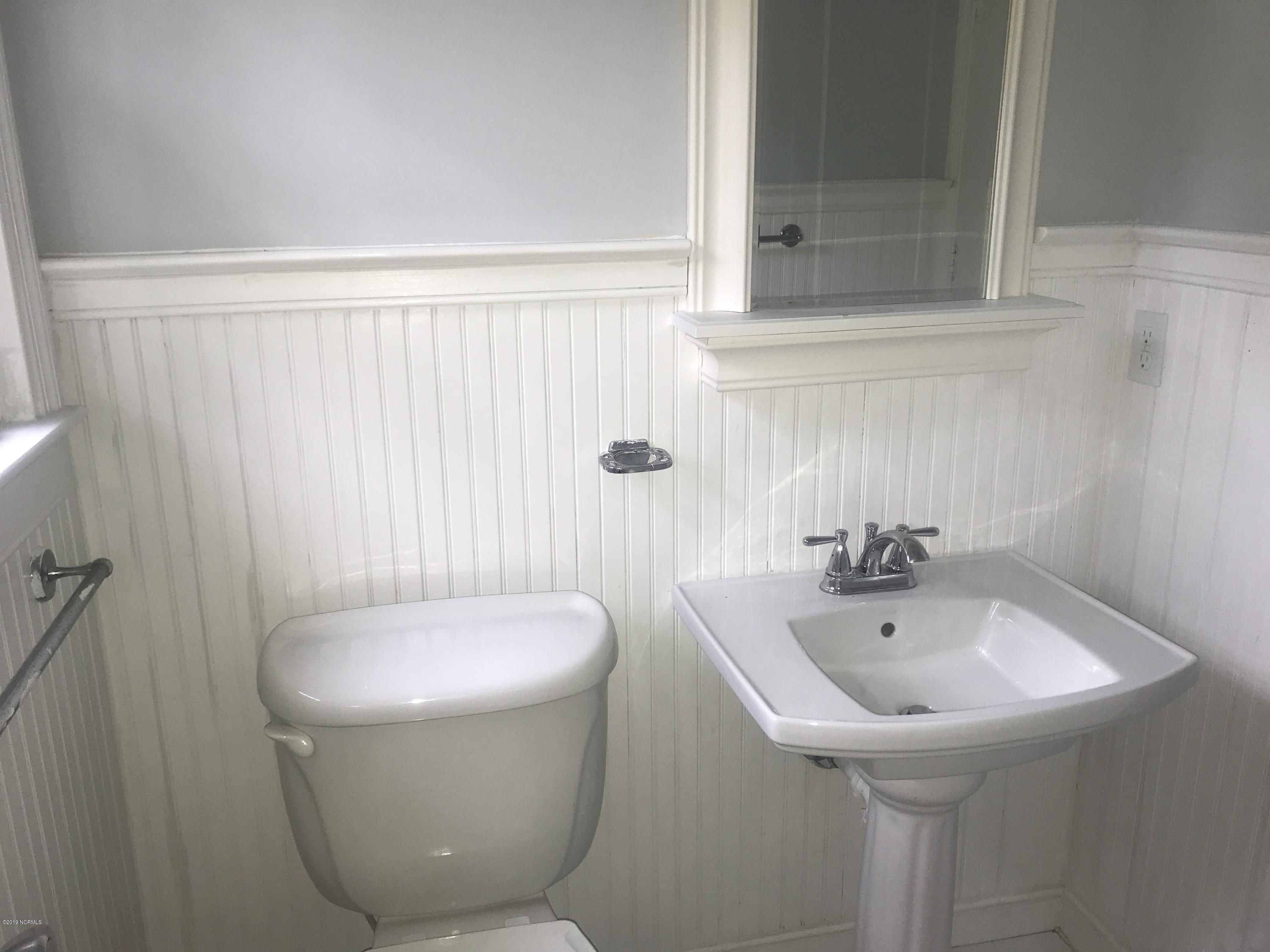 2110 Hardee Road Kinston, NC 28504 - Photo 20 of 23 master bath