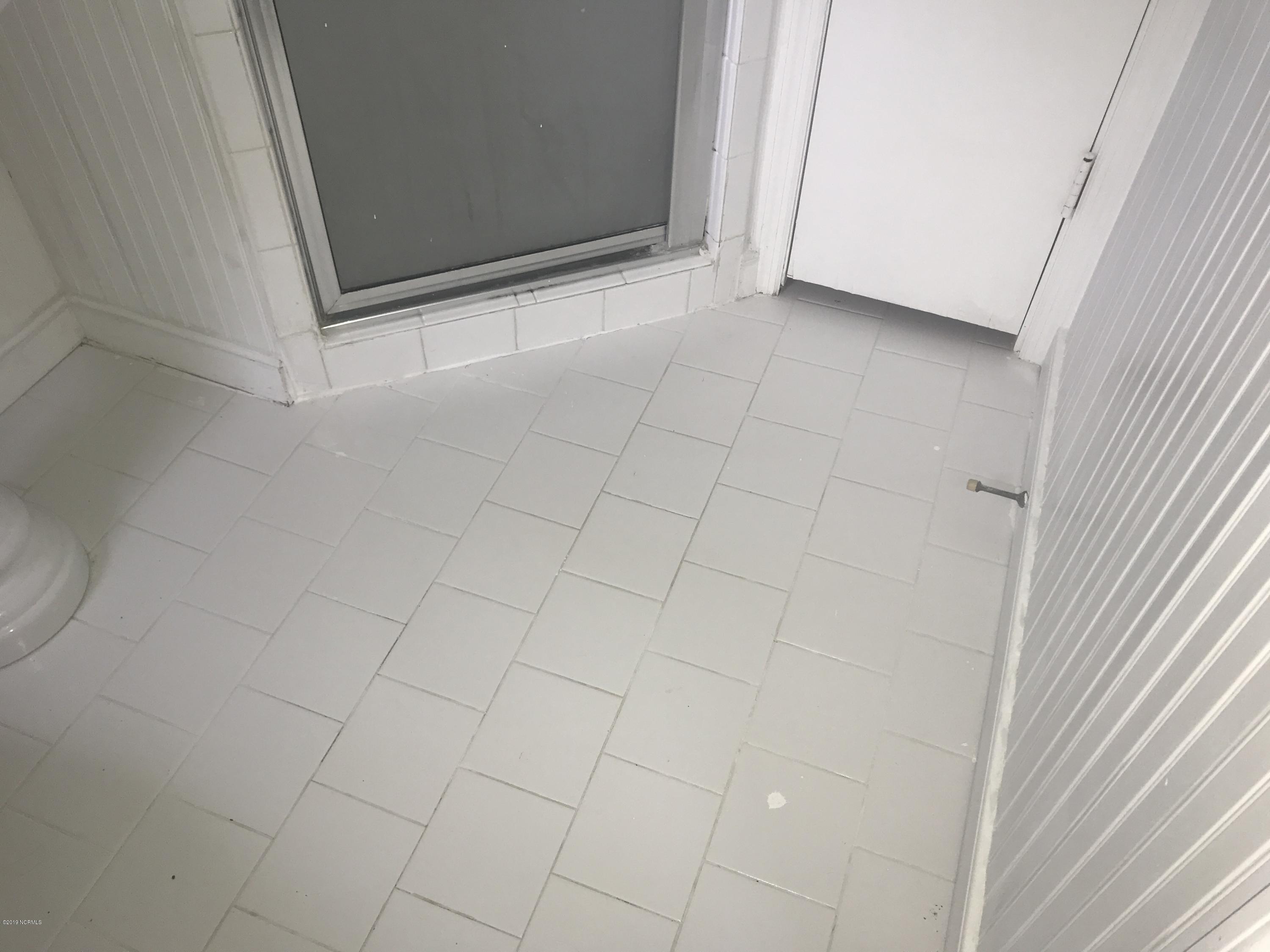 2110 Hardee Road Kinston, NC 28504 - Photo 21 of 23 master bath
