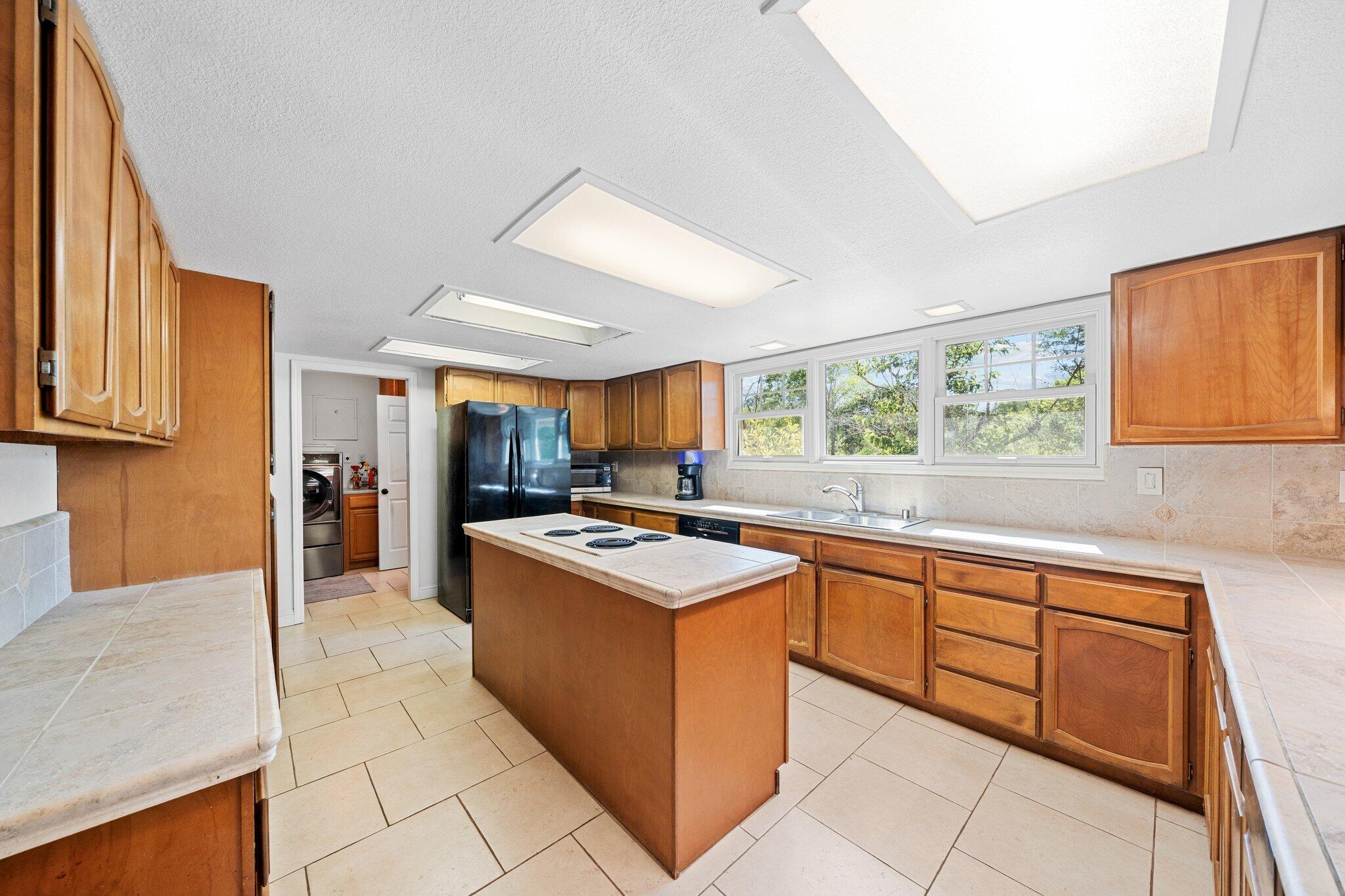 9878 Logan Road Redding, CA 96003 - Photo 8 of 35 BiggerFlow Real Estate Media-9