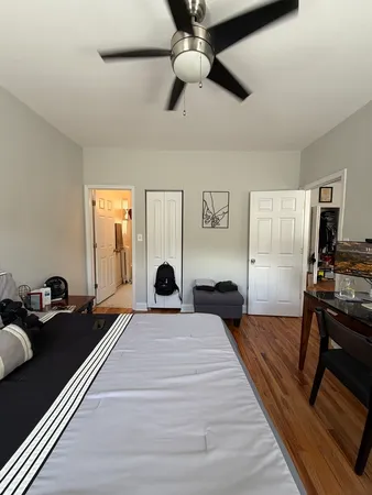 $1,895 | 631 West Roscoe Street, Unit M1, Chicago, IL 60657