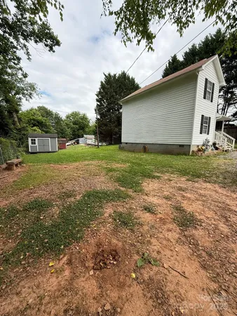 a view of a yard in front of a house
