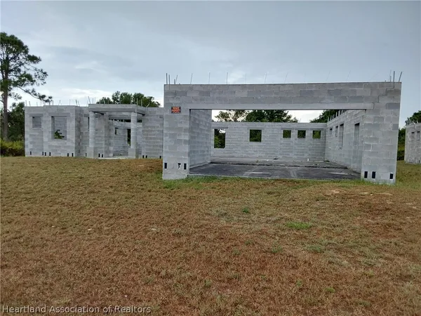 a view of a back yard of the house