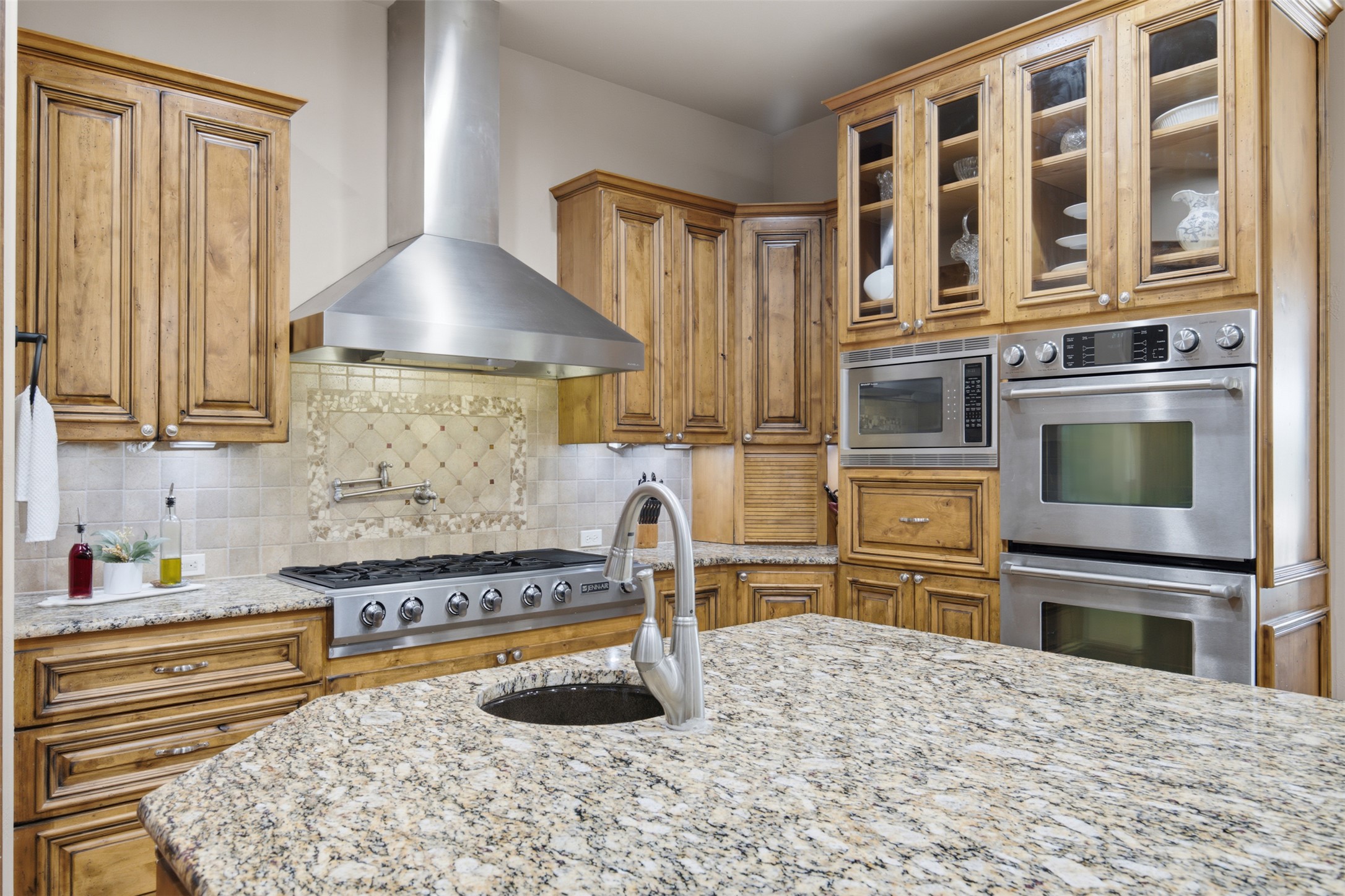 438 Patricia Road Georgetown, TX 78628 - Photo 11 of 39 Gallery Image 11