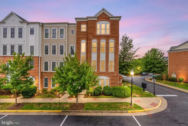 $469,900 | 2361 Brookmoor Lane, Woodbridge, VA 22191