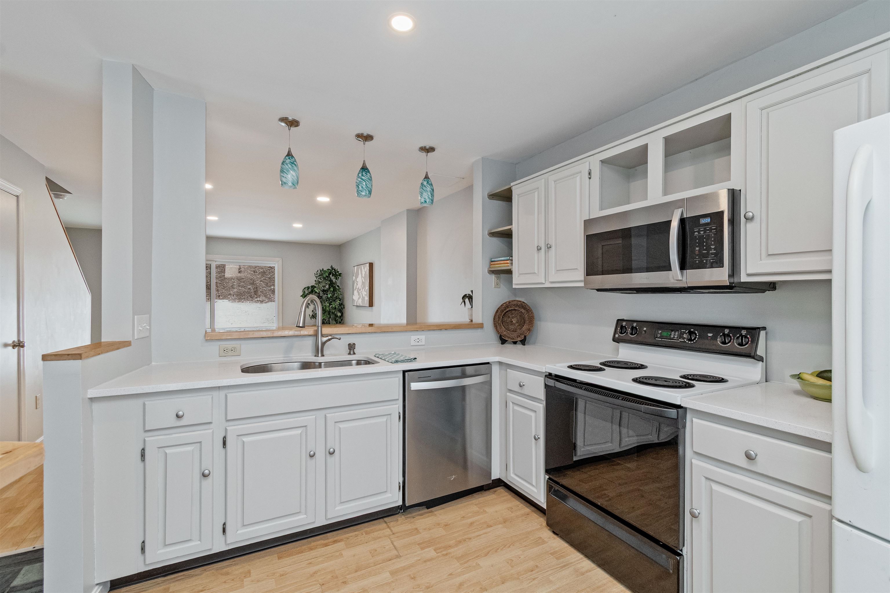 71 Ti Lane Shelburne, VT 05482 - Photo 2 of 32