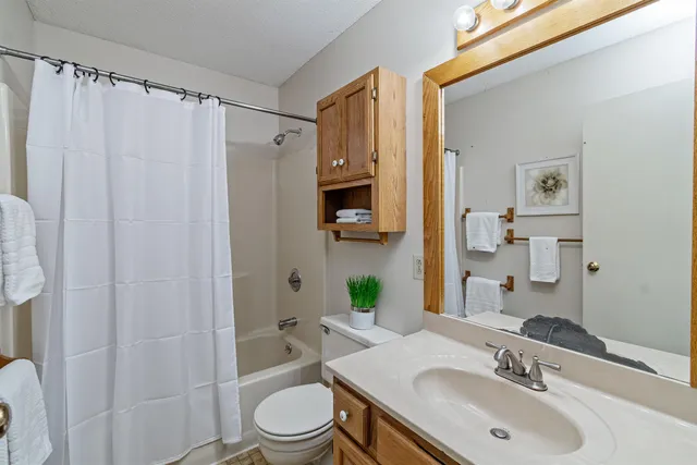 $325,000 | 71 Ti Lane, Shelburne, VT 05482