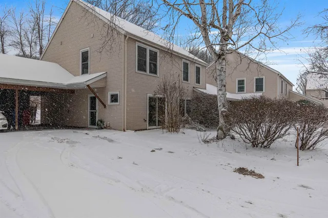 $325,000 | 71 Ti Lane, Shelburne, VT 05482