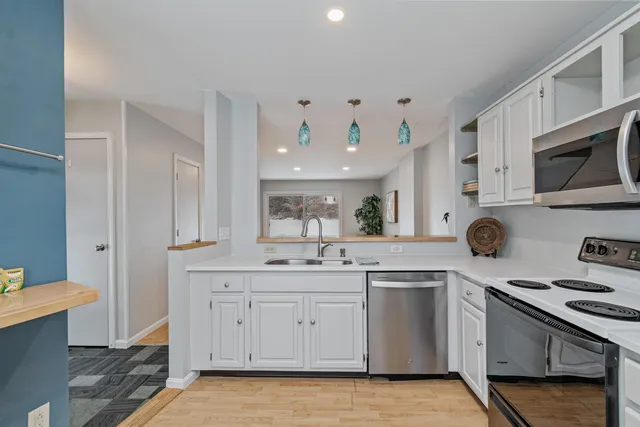 $325,000 | 71 Ti Lane, Shelburne, VT 05482