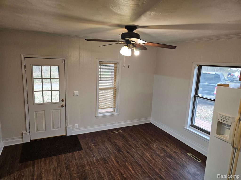 6511 Green Road Fenton, MI 48430 - Photo 16 of 38