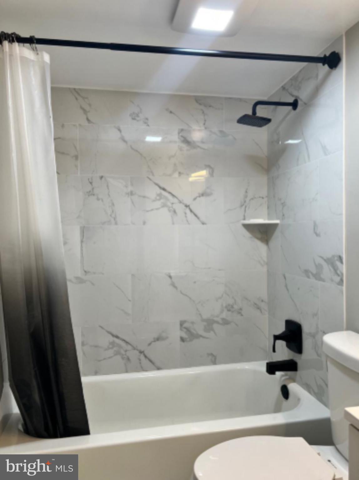 1206 11th Street Northwest Washington, DC 20005 - Photo 11 of 44 a bathroom with a bathtub and a shower