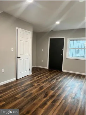 en empty room with windows and closet