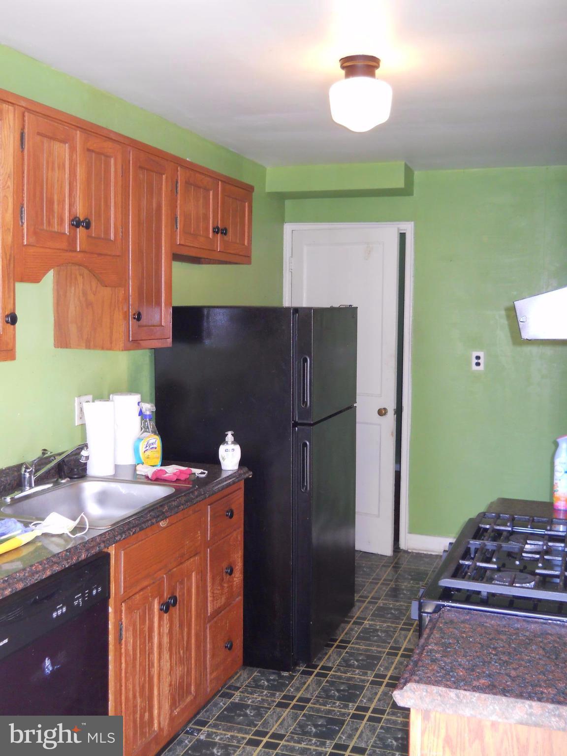 5723 Edgepark Road Baltimore, MD 21239 - Photo 12 of 17 Kitchen